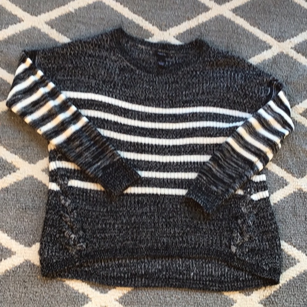 RUE21 SWEATER